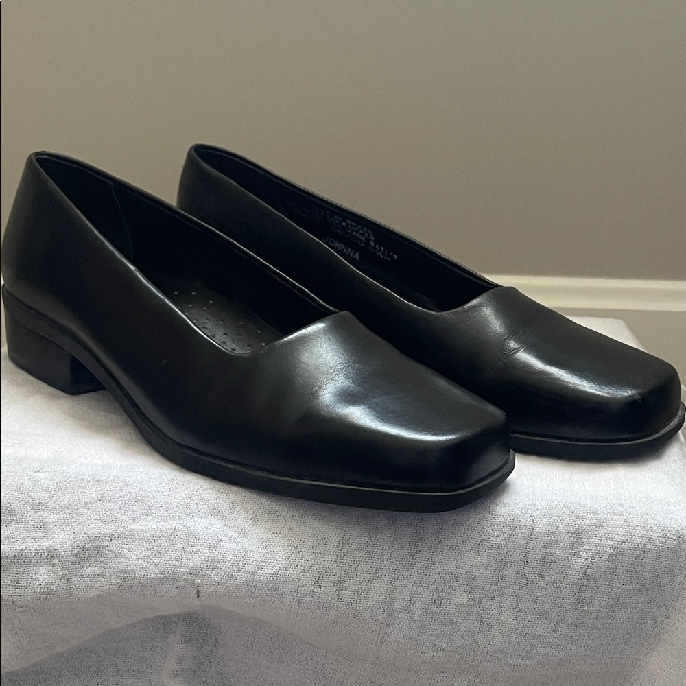 Bass Classic Black Women's Loafers